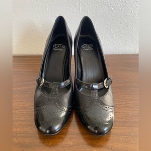 Circa Joan & David black heels